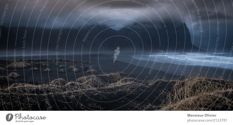 Stokksnes: Blick auf Berg Vestrahorn, Island Ferien & Urlaub & Reisen Berge u. Gebirge Umwelt Natur Landschaft Pflanze Urelemente Sand Himmel Wolken