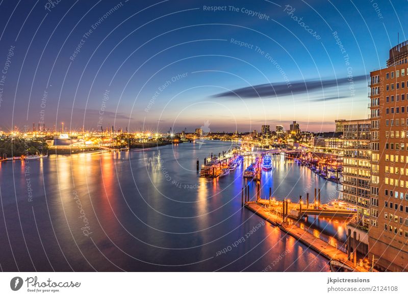 Hamburger Hafen / Landungsbrücken Ferne Sightseeing Städtereise Kreuzfahrt Sommer Industriefotografie Wasser Himmel Nachthimmel Horizont Schönes Wetter Fluss