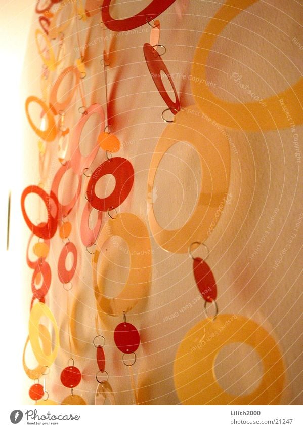 Seventies 2 Siebziger Jahre Dekoration & Verzierung rot Stil Wohnzimmer Design Makroaufnahme Nahaufnahme Vorhand orange Häusliches Leben Kette Kreis