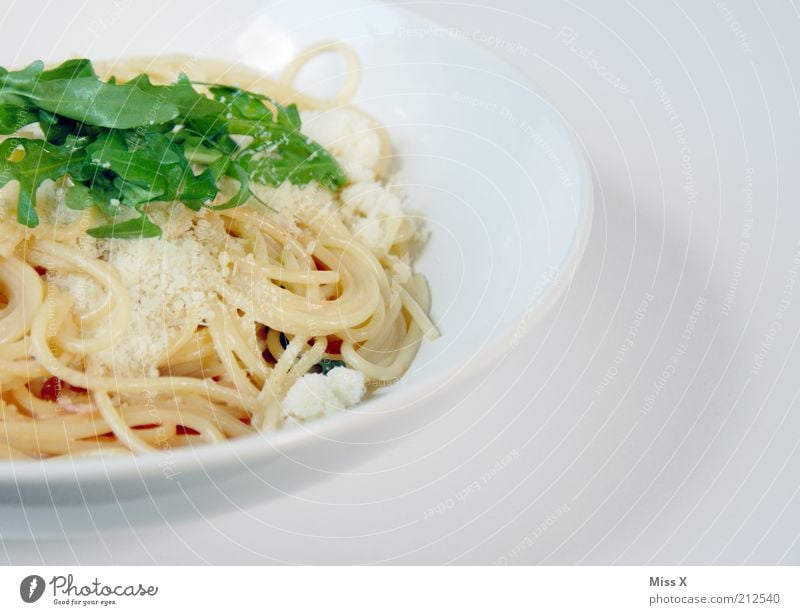 Zu empfehlen: Spaghetti Serrano&Rucola in Parmesan-Sahnesauce Lebensmittel Salat Salatbeilage Ernährung Mittagessen Abendessen Bioprodukte Slowfood