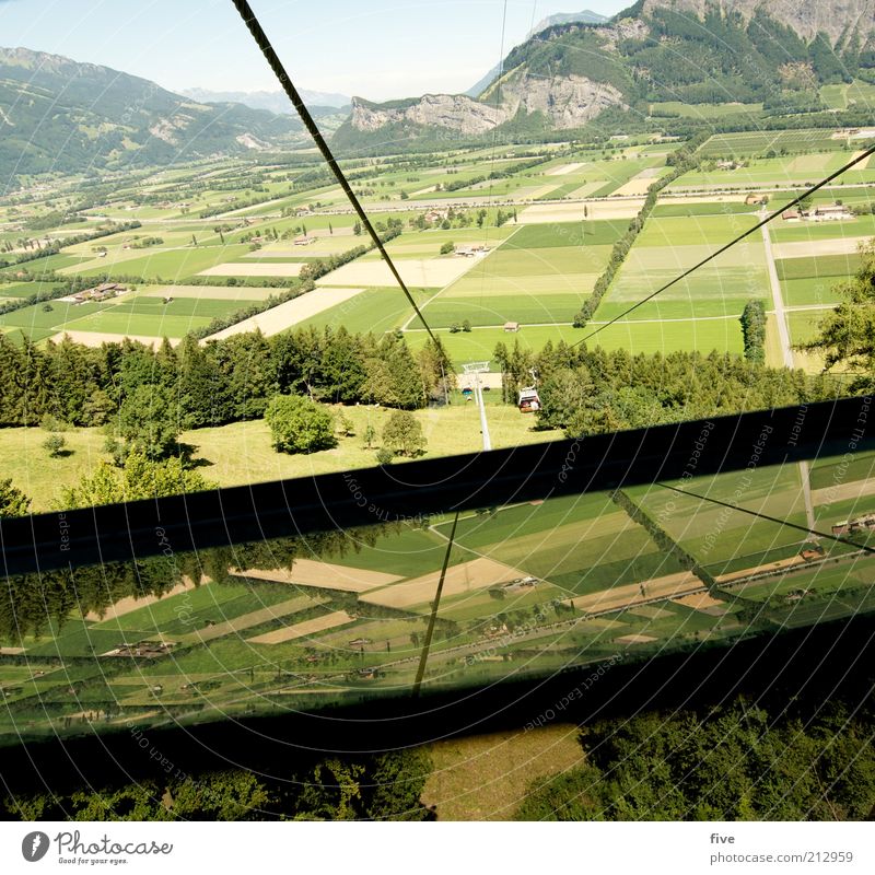 talwärts Umwelt Natur Landschaft Himmel Sommer Schönes Wetter Pflanze Baum Gras Wiese Feld Hügel Felsen Berge u. Gebirge hoch Schwindelgefühl Seil Seilbahn