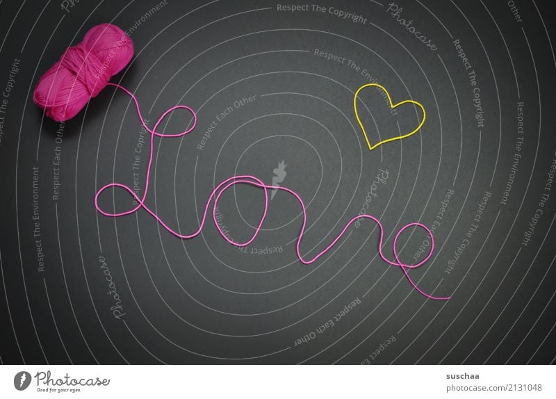 love ° Wolle Wollknäuel wollfaden Wort schrift Handschrift Buchstaben Liebe Herz Symbole & Metaphern liebessymbol Liebesbekundung Hintergrund neutral rosa gelb