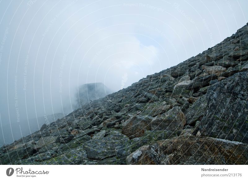Ein steiniger Weg ruhig Freizeit & Hobby Ausflug Freiheit Berge u. Gebirge Natur Landschaft Urelemente Luft Wolken Klima Wetter Nebel Stein außergewöhnlich