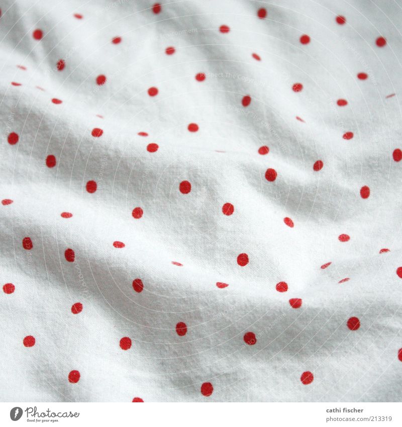 faltige punkte Dekoration & Verzierung kuschlig weich rot weiß Erholung Farbe Bettwäsche Decke Polster Punkt Punktmuster Falte Textilien Stoff Stoffmuster