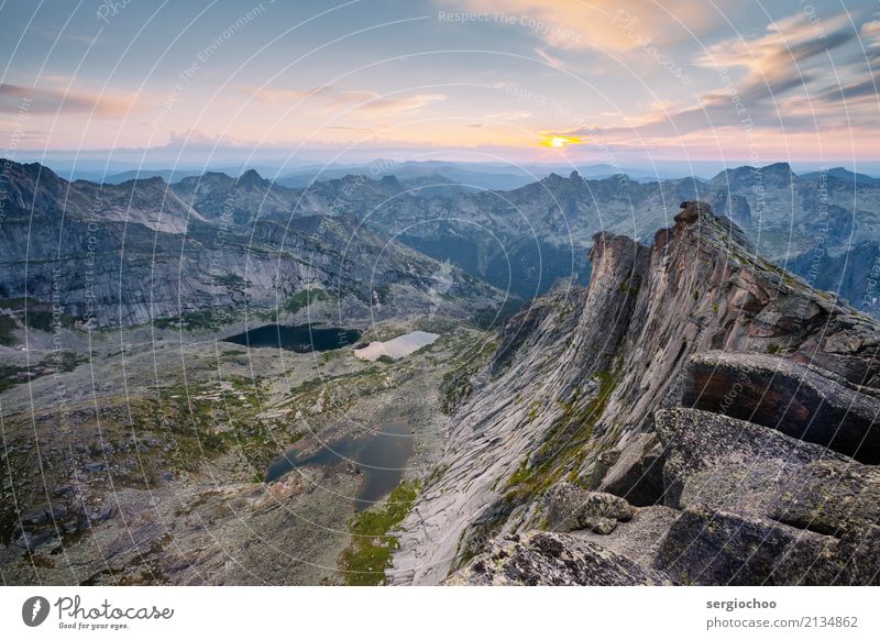 den Sonnenuntergang auf der Spitze eines Berges zu treffen Landschaft Hügel Felsen Alpen Berge u. Gebirge Gipfel See einzigartig Ferien & Urlaub & Reisen