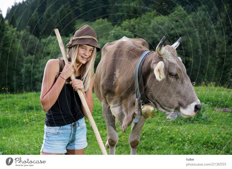 Cowgirl Matilda 1 Landwirtschaft Forstwirtschaft Mädchen Kindheit Jugendliche Mensch 8-13 Jahre Umwelt Natur Landschaft Wiese Tier Haustier Nutztier Kuh schön
