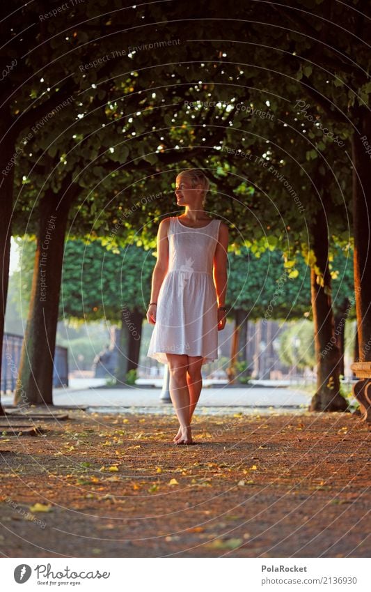 #A# Alleelauf Kunst Kunstwerk Tänzer ästhetisch Balletttänzer Kleid Brühlsche Terrasse Baum Dresden Frau laufen Barfuß Mode Model Modellfigur Farbfoto