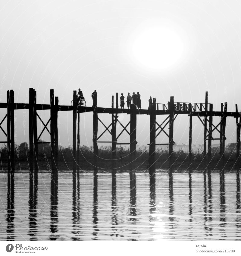 brücken schlagen Fahrradfahren Mensch Menschengruppe Umwelt Landschaft Amarapura Myanmar Asien Brücke Holzbrücke gehen Blick ästhetisch Gefühle Stimmung