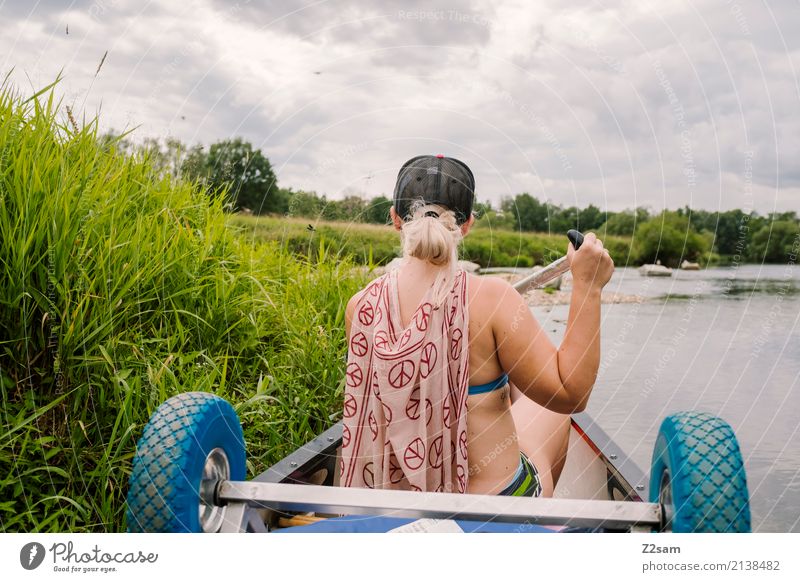 Deckung Ferien & Urlaub & Reisen Ausflug Abenteuer Sommerurlaub Wassersport Kanutour Junge Frau Jugendliche 18-30 Jahre Erwachsene Natur Landschaft