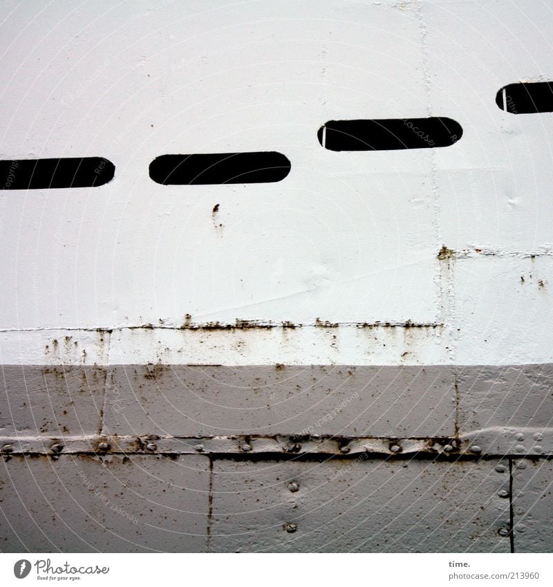 [KI09.1] - Seemanns Blech Arbeitsplatz Schifffahrt Wasserfahrzeug Metall Rost historisch grau weiß Metallwaren Eisen Naht Schweißnaht Niete Schlitz Gangway
