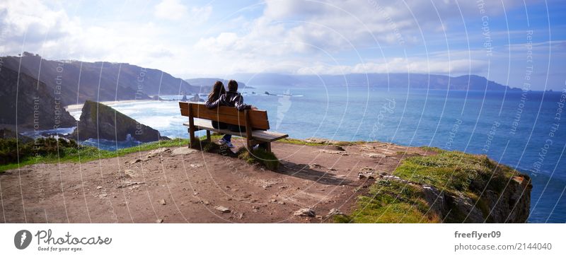 Ein Paar in der "besten Bank der Welt" in Galizien Lifestyle Ferien & Urlaub & Reisen Tourismus Ausflug Abenteuer Ferne Freiheit Sightseeing wandern Partner