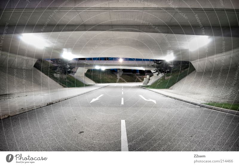 tunnelblick Brücke Bauwerk Architektur Verkehrswege Straße glänzend ästhetisch dunkel eckig kalt trashig grau ruhig modern Surrealismus Symmetrie Wege & Pfade