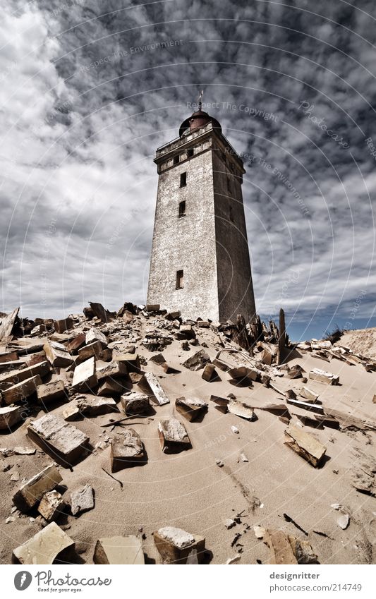 Trotz dem! Sand Küste Nordsee Meer Düne Stranddüne Haus Turm Leuchtturm Ruine Mauer Wand Hoffnung Glaube demütig Feindseligkeit Gewalt Zerstörung Erinnerung