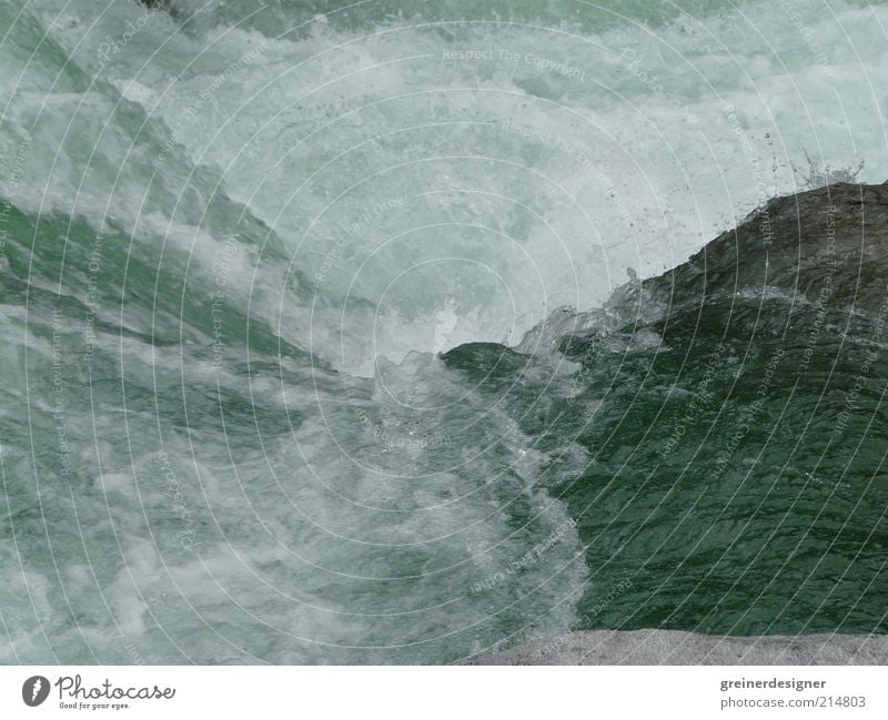 Wildes Wasser 01 Natur Wassertropfen Wellen Bach Fluss Verzasca Wasserfall Bewegung wild Kraft Wildwasser Naturgewalt Farbfoto Gedeckte Farben Außenaufnahme