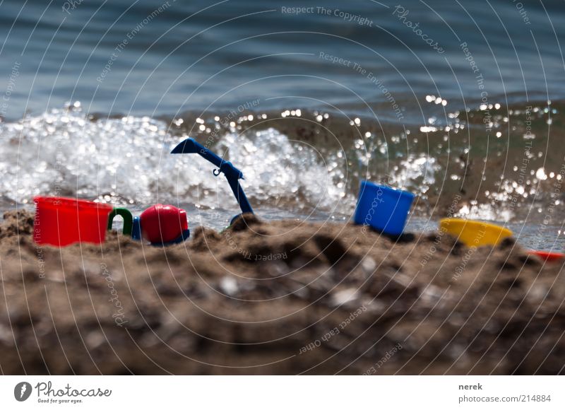 Neubau am Meer Stil Spielen Sandkasten Spielzeug Eimer Sommer Sommerurlaub Strand Schaufel Wellen Lastwagen Bagger Wasser Arbeit & Erwerbstätigkeit drehen