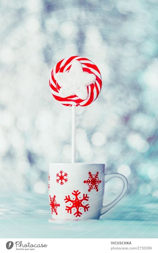 Weihnachtssüßigkeit in der Tasse mit Schneeflocken Dessert Süßwaren Ernährung Festessen Getränk Heißgetränk Kakao Kaffee Tee Glühwein Stil Design Winter