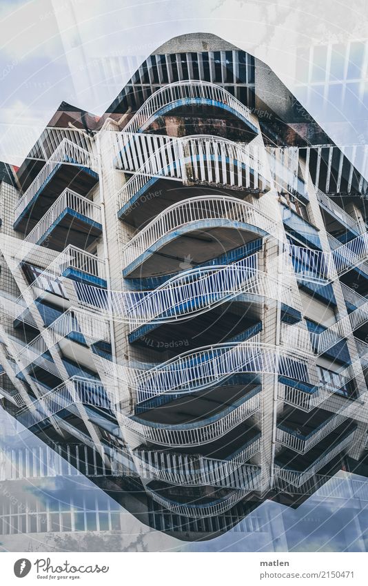 Etagere Stadt Menschenleer Hochhaus Mauer Wand Fassade Balkon blau grau weiß Doppelbelichtung Farbfoto Außenaufnahme Experiment abstrakt Muster
