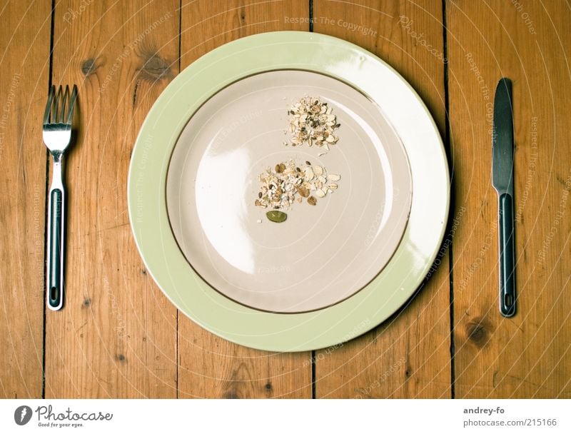 Hunger? Gesundheit Leben Gastronomie Schalen & Schüsseln Teller Holz braun Appetit & Hunger Armut Tellerrand Geschirr Gabel Messer Müsli Tisch Ernährung