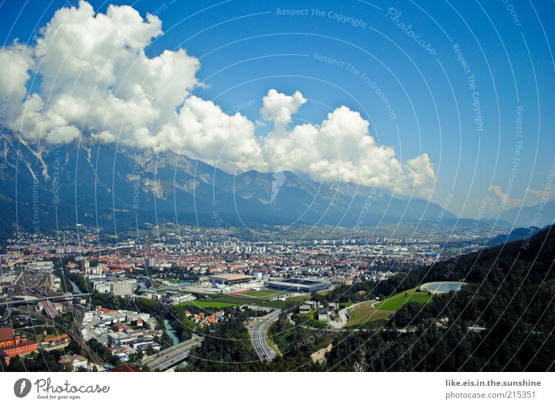 Über Innsbruck... Tourismus Ausflug Ferne Freiheit Sightseeing Städtereise Sommer Sommerurlaub Berge u. Gebirge Sportstätten Schanze bergisel skispringen