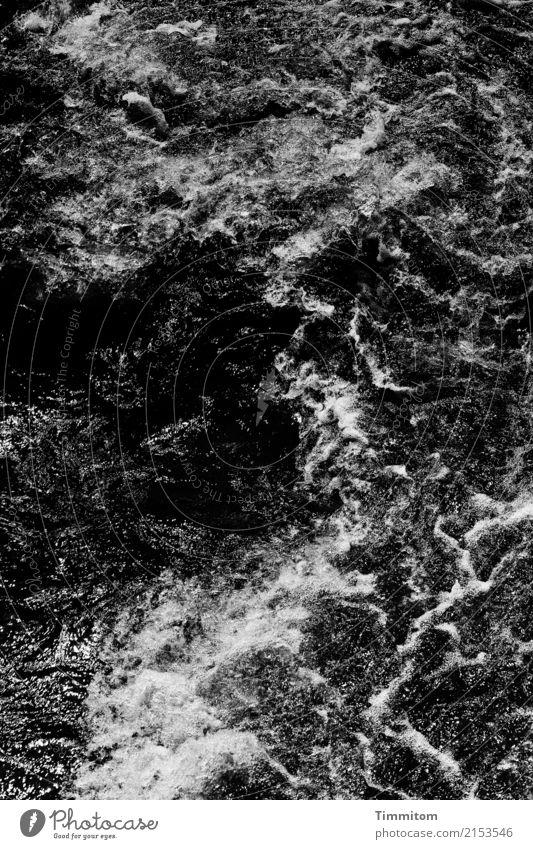 River Wharfe. Ferien & Urlaub & Reisen Umwelt Natur Urelemente Wasser Fluss Großbritannien ästhetisch dunkel wild schwarz weiß Kraft sprudelnd Wasserwirbel