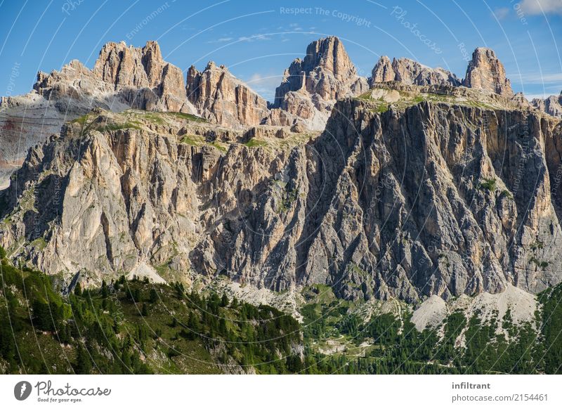In den Dolomiten Ferien & Urlaub & Reisen Sommer Berge u. Gebirge wandern Landschaft Himmel Wald Felsen Alpen Gipfel Italien Wege & Pfade natürlich blau grau