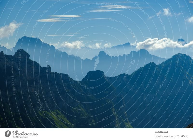 Blick über die Gipfel der Dolomiten Abenteuer Ferne Berge u. Gebirge wandern Natur Landschaft Felsen Alpen bedrohlich gigantisch hoch natürlich oben wild blau