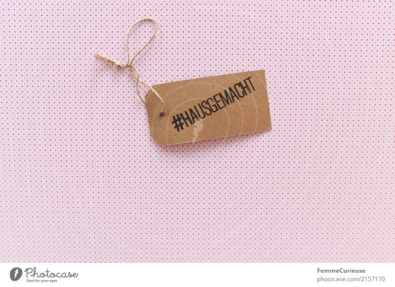 Hausgemacht (01) Schriftzeichen Schilder & Markierungen Design gepunktet selbstgemacht machen Karton Papier Schnur rosa Hashtag # Hinweis weiß Farbfoto