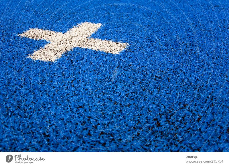 x Design Kunststoff Zeichen Schriftzeichen Schilder & Markierungen einfach blau weiß Farbe Teppich Orientierungspunkt Kreuz Kunstrasen Farbfoto Nahaufnahme