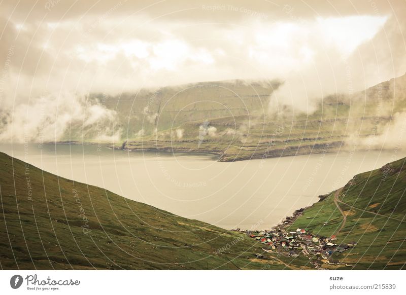 Färöer Ferien & Urlaub & Reisen Tourismus Umwelt Natur Landschaft Urelemente Wasser Wolken Klima Klimawandel Wetter Nebel Wiese Hügel Felsen Berge u. Gebirge
