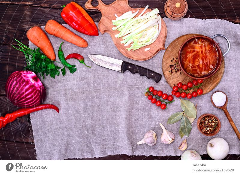 Traditioneller ukrainischer Borschtsch Gemüse Suppe Eintopf Kräuter & Gewürze Ernährung Mittagessen Abendessen Vegetarische Ernährung Schalen & Schüsseln Messer