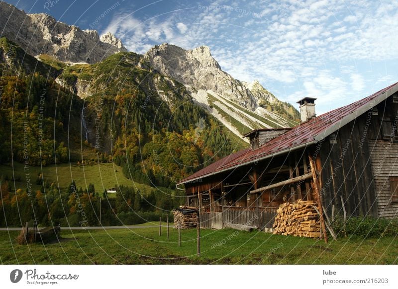 Holz vor der Hütte Ferien & Urlaub & Reisen Tourismus Berge u. Gebirge Traumhaus Natur Landschaft Schönes Wetter Felsen Alpen Gipfel Häusliches Leben