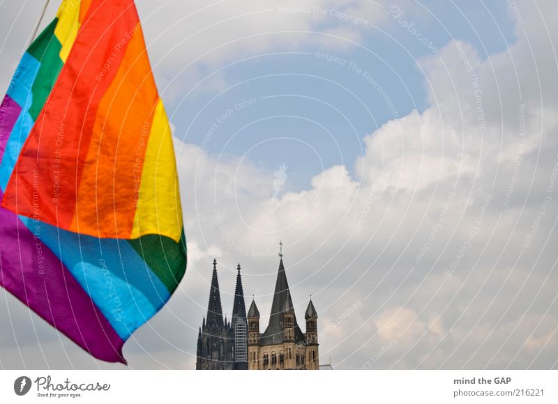 Cologne Pride - Kölner Stolz (Regenbogenfahne vorm Kölner Dom) Tourismus Sommer Entertainment Veranstaltung Feste & Feiern Christopher Street Day Subkultur