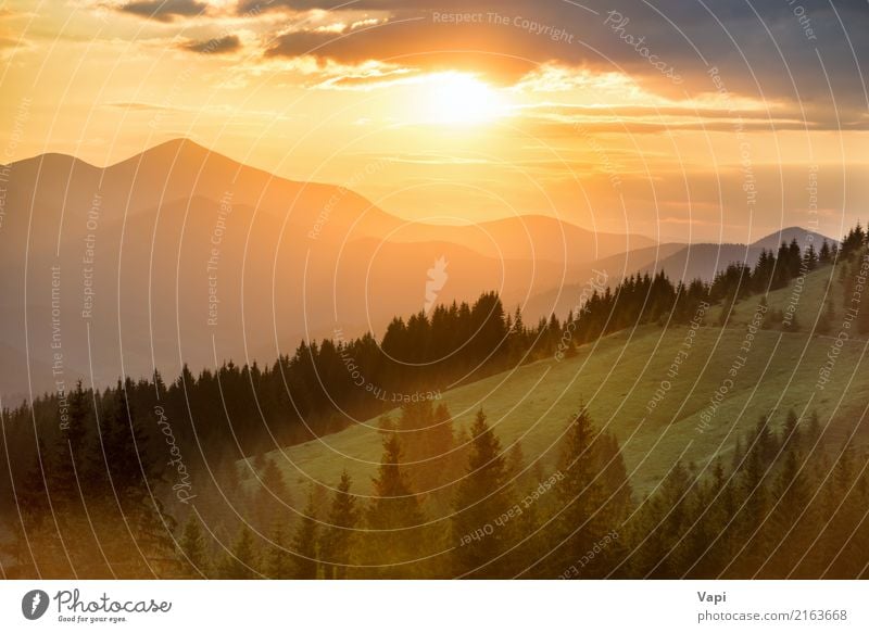 Schöner drastischer Sonnenuntergang in den Bergen Ferien & Urlaub & Reisen Tourismus Abenteuer Sommer Berge u. Gebirge Umwelt Natur Landschaft Himmel Wolken