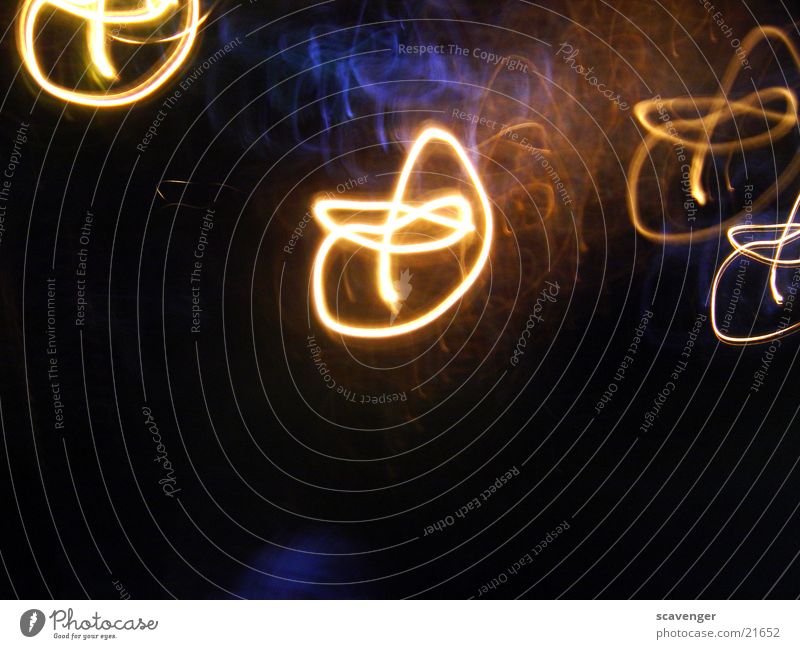 Lichterkunst Lampe Streifen lang Belichtung Langzeitbelichtung Nebel gelb Kunst Stil Kreis hell Rauch