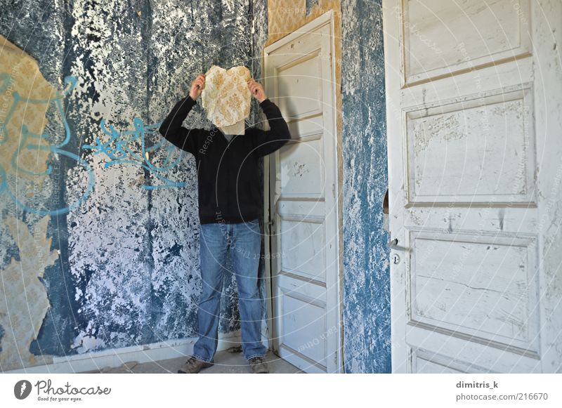 Speichermaske Gesicht Tapete Raum Mensch Mann Erwachsene 1 30-45 Jahre Ruine Gebäude Tür Papier alt retro blau Surrealismus Verfall Zeit fusionieren