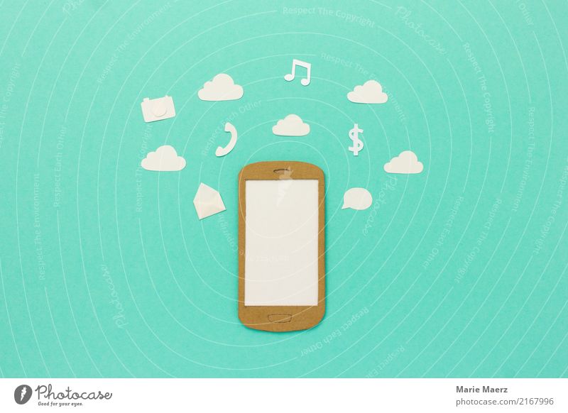 Multitasking Handy mit Symbolen und Wolken kaufen Entertainment sprechen PDA Informationstechnologie Internet Medien Arbeit & Erwerbstätigkeit Kommunizieren