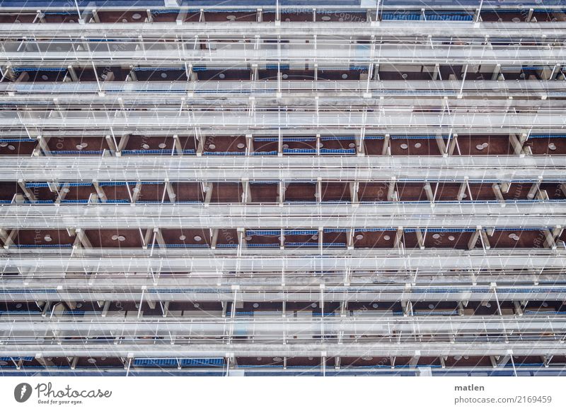 Haushoch Hochhaus Mauer Wand Fassade Balkon Fenster Klischee blau rot weiß Strebe Doppelbelichtung Farbfoto Außenaufnahme abstrakt Muster Strukturen & Formen