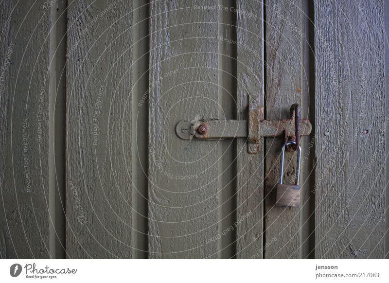 Schloss und Riegel Tür - ein lizenzfreies Stock Foto von Photocase