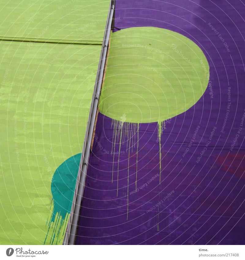 [HH10.1] - Batsch! Kunst Bauwerk Gebäude Architektur Mauer Wand Fassade Zeichen Kugel Tropfen einfach grün violett klecksen Farbstoff Farbbeutel Farbfoto