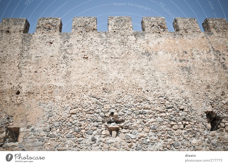 in ancient times [2] Tourismus Ausflug Sightseeing Sommer Sonne Kreta Griechenland Menschenleer Ruine Bauwerk Architektur Mauer Wand Zinnen Sehenswürdigkeit alt