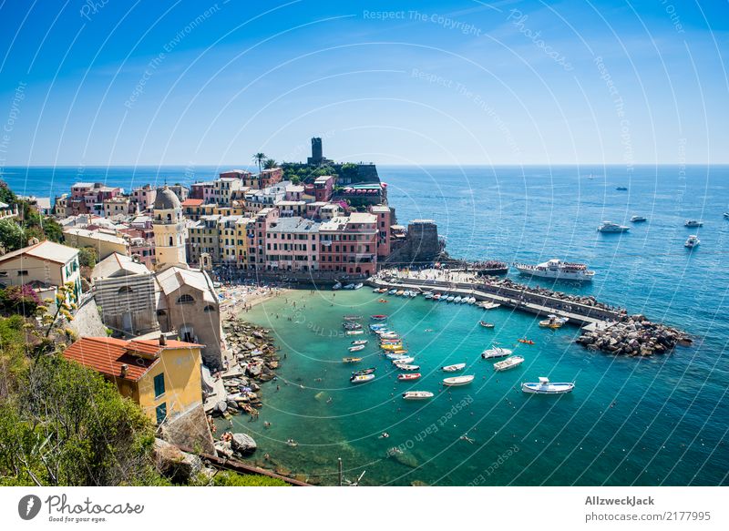 Cinque Terre 3 Farbfoto Außenaufnahme Tag Totale Ferien & Urlaub & Reisen Tourismus Ausflug Sightseeing Städtereise Sommer Sommerurlaub Meer Insel