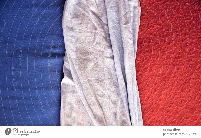i predict a riot Bett blau rot weiß Bettwäsche Stoff Patriotismus Farbfoto Innenaufnahme abstrakt Strukturen & Formen Tag Tricolore graphisch Hintergrundbild
