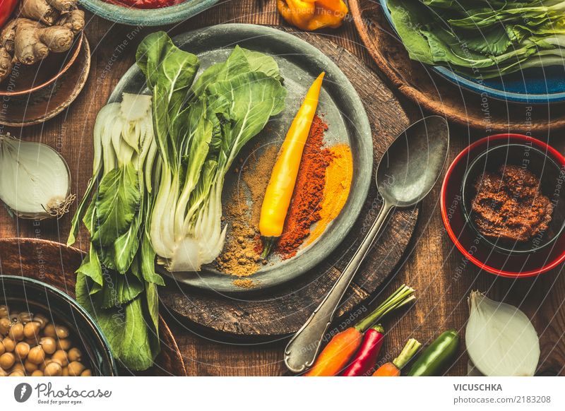 Zutaten für Asiatische Küche Lebensmittel Gemüse Kräuter & Gewürze Öl Ernährung Bioprodukte Vegetarische Ernährung Diät Geschirr Teller Schalen & Schüsseln