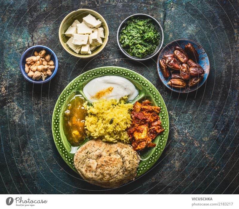 Indisches Essen in Schüsseln Lebensmittel Ernährung Mittagessen Abendessen Asiatische Küche Geschirr Stil Design Gesunde Ernährung Restaurant Indien Speise