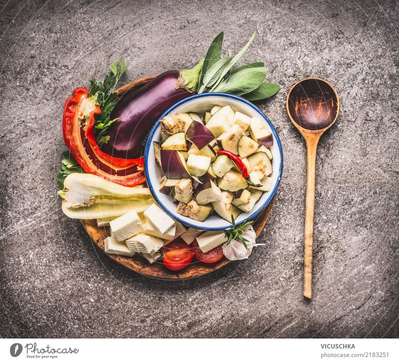 Auberginen und Paprika für vegetarische Gerichte Gemüse Salat Salatbeilage Kräuter & Gewürze Ernährung Bioprodukte Vegetarische Ernährung Diät