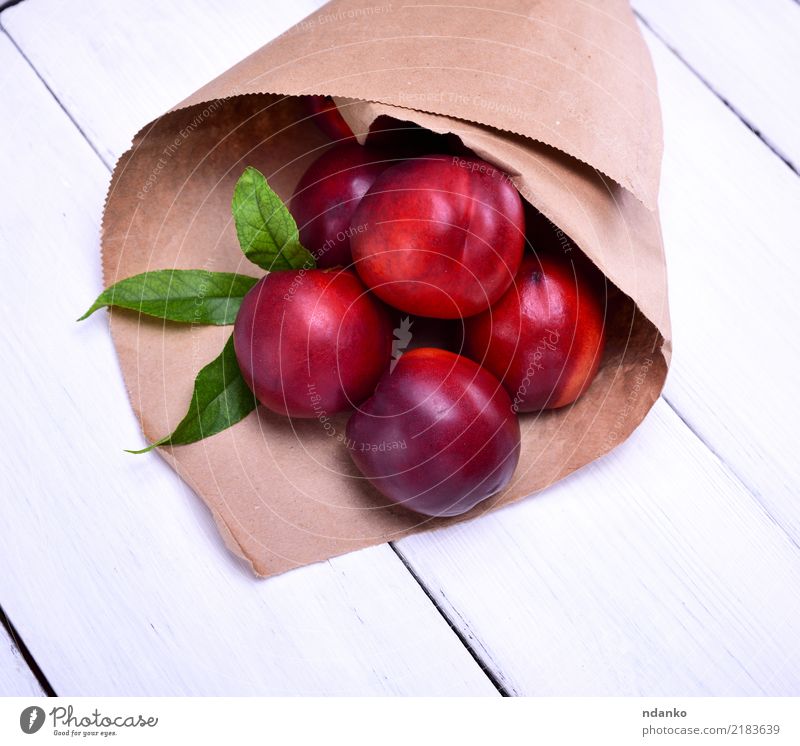 reife rote Pfirsiche Frucht Vegetarische Ernährung Diät Sommer Garten Natur Papier frisch natürlich saftig grün weiß Hintergrund Lebensmittel Ackerbau organisch