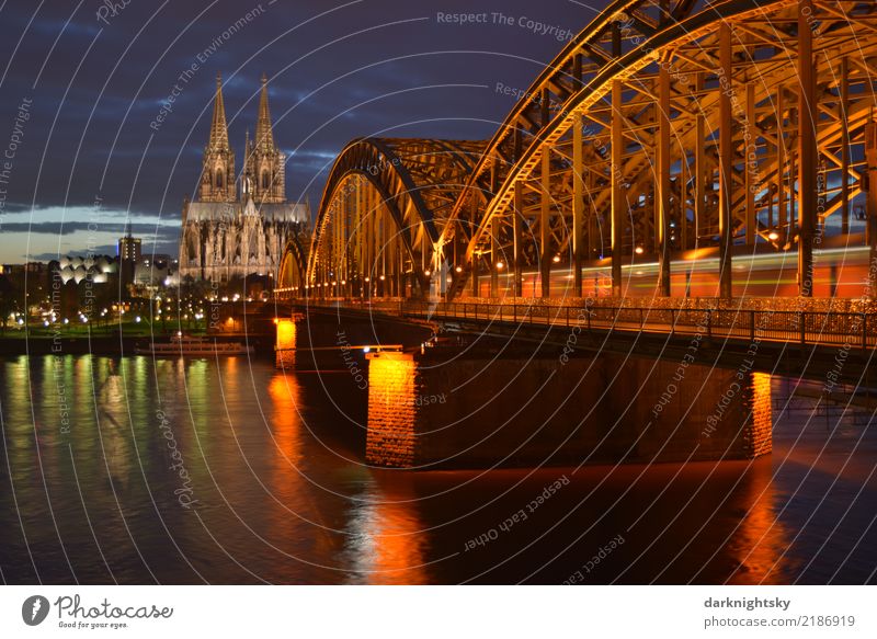 Kölner Dom mit Rhein und Deutzer Brücke zur Abendzeit elegant Ferien & Urlaub & Reisen Tourismus Städtereise Kreuzfahrt Nachtleben Architektur Landschaft
