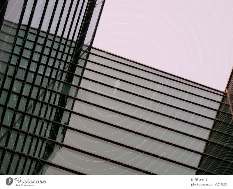 Glasfassade Haus Fassade Gebäude Fenster abstrakt Reflexion & Spiegelung Hochhaus modern Fensterscheibe Architektur