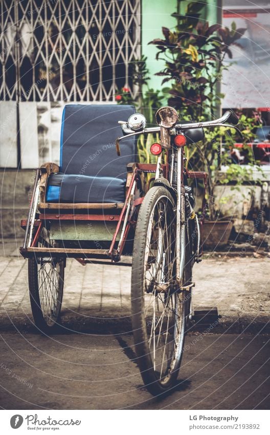 Traditioneller Modus des gerollten Transportes Lifestyle schön Ferien & Urlaub & Reisen Abenteuer Kultur Verkehr Straße Taxi alt Asien Myanmar Rangun asiatisch