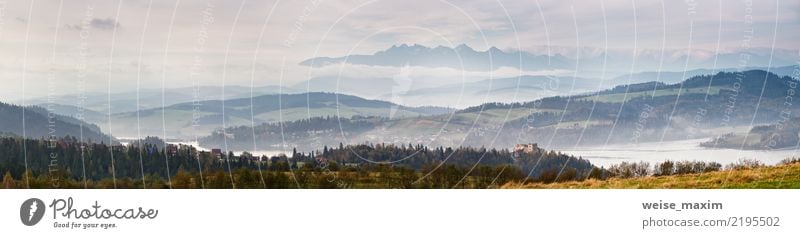 Nebeliges Morgenpanorama des schönen Herbstes. Tatra-Gebirge Ferien & Urlaub & Reisen Tourismus Ausflug Abenteuer Ferne Freiheit Berge u. Gebirge wandern Natur